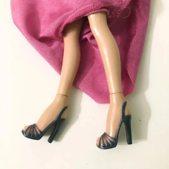 MGA Bratz Cloe Fashion Show Evening Wear  Doll Flaws TLC - Picture 9 of 16